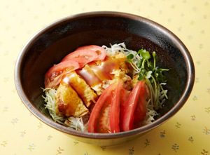 写真: チキンの彩菜丼